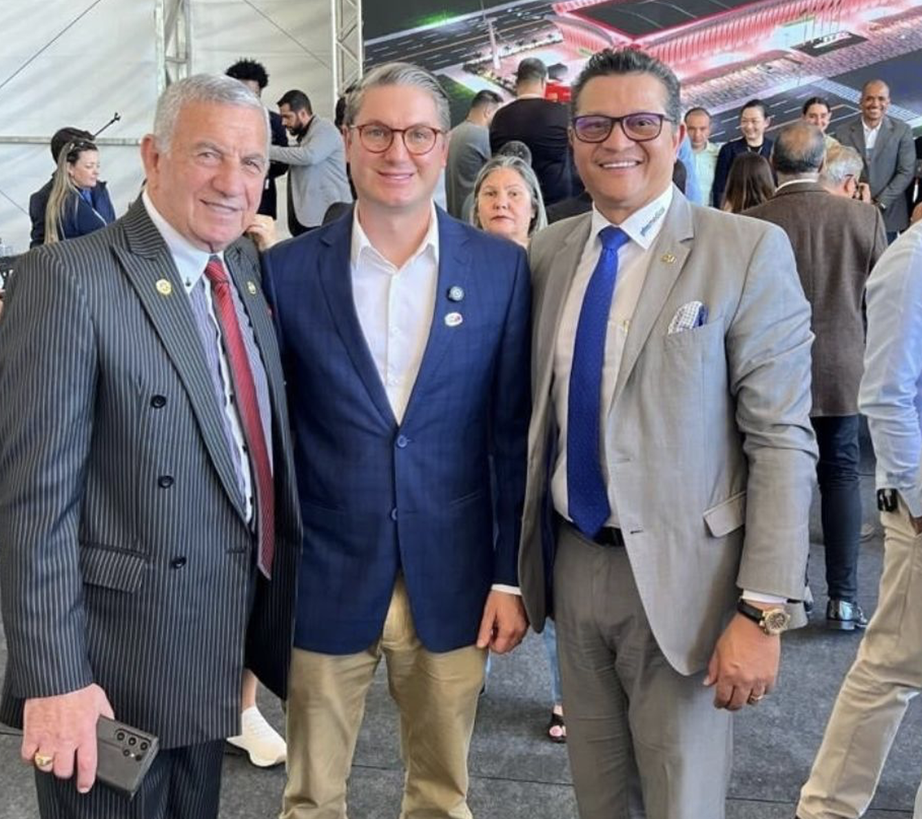 News: Great day with with the mayor and other personalities that brings to Brasile more work and business that people are in need for. Happy to be participating to this event.